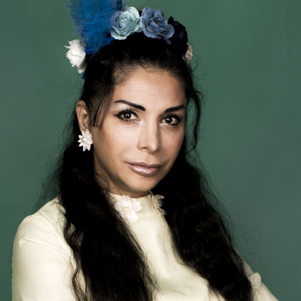 Zinat Pirzadeh Ståuppare som kallats landets roligaste invandrarkvinna